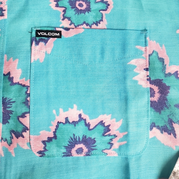NWT Volcom Blue Metal Petals Button Down Shirt - Picture 3 of 6